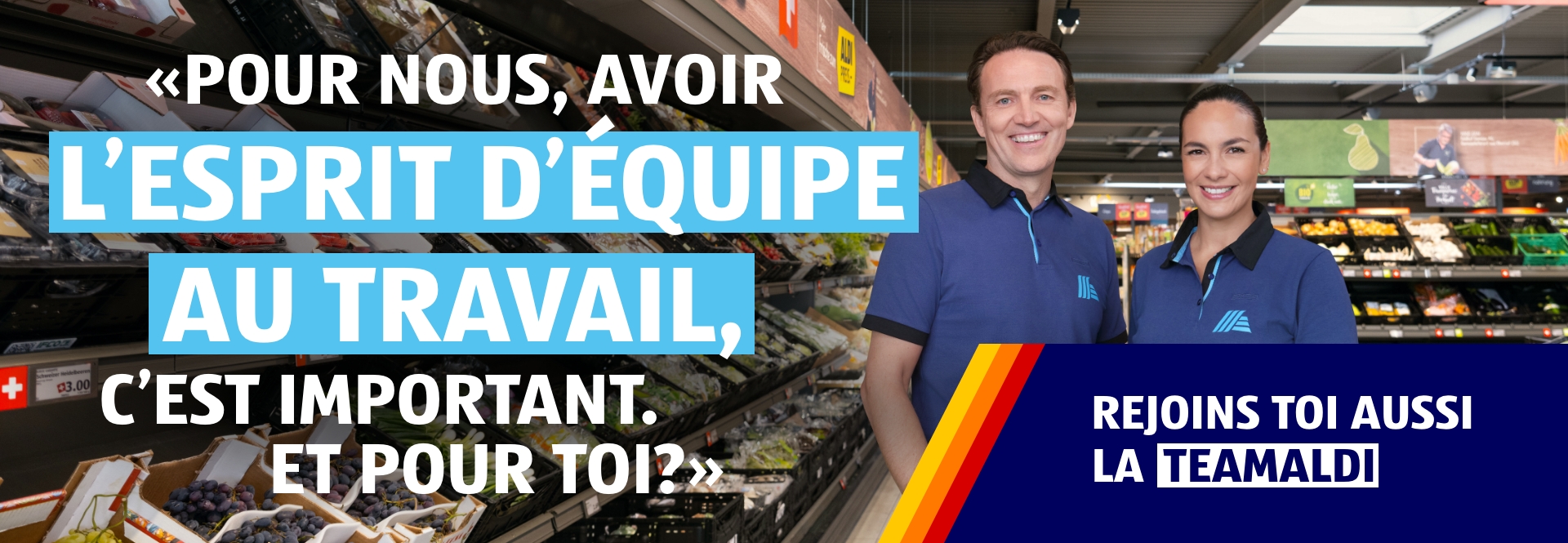 Deux personnes, un homme et une femme, se tiennent côte à côte dans la filiale ALDI et sourient. Sur le titre de la photo, il est écrit: Pour nous, avoir l’esprit d’équipe au travail, c’est important. Sur le titre de la photo, il est écrit: Pour nous, avo
