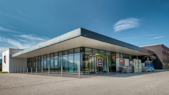 Eine ALDI Suisse Filiale von aussen.